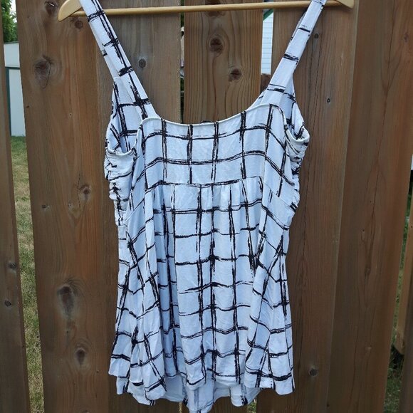 KISMET Handkerchief Tank Top Women's Size Large Black and White Print Checker - Picture 4 of 4